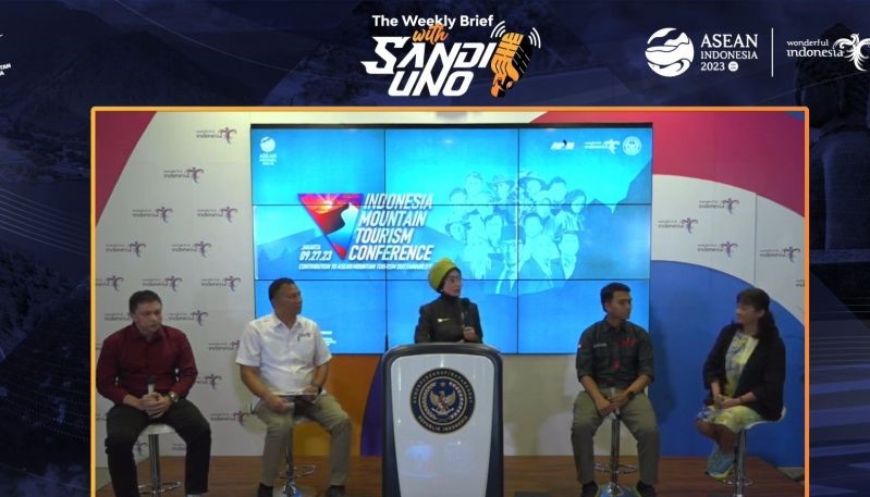 Tangkapan layar suasana diskusi daring bertajuk "Weekly Brief with Sandi Uno" membahas tentang Indonesia Mountain Tourism Conference 2023 yang digelar pada Senin (foto: gemapos/ antara)